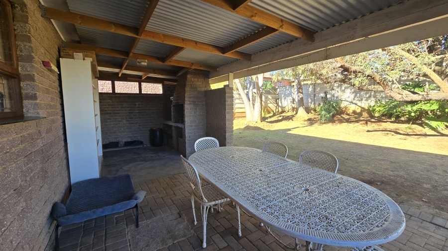 4 Bedroom Property for Sale in Strelitzia Park Eastern Cape